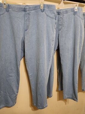 Faded Glory Women's Plus Size Light Blue Denim Jegging/Legging Capris Bundle